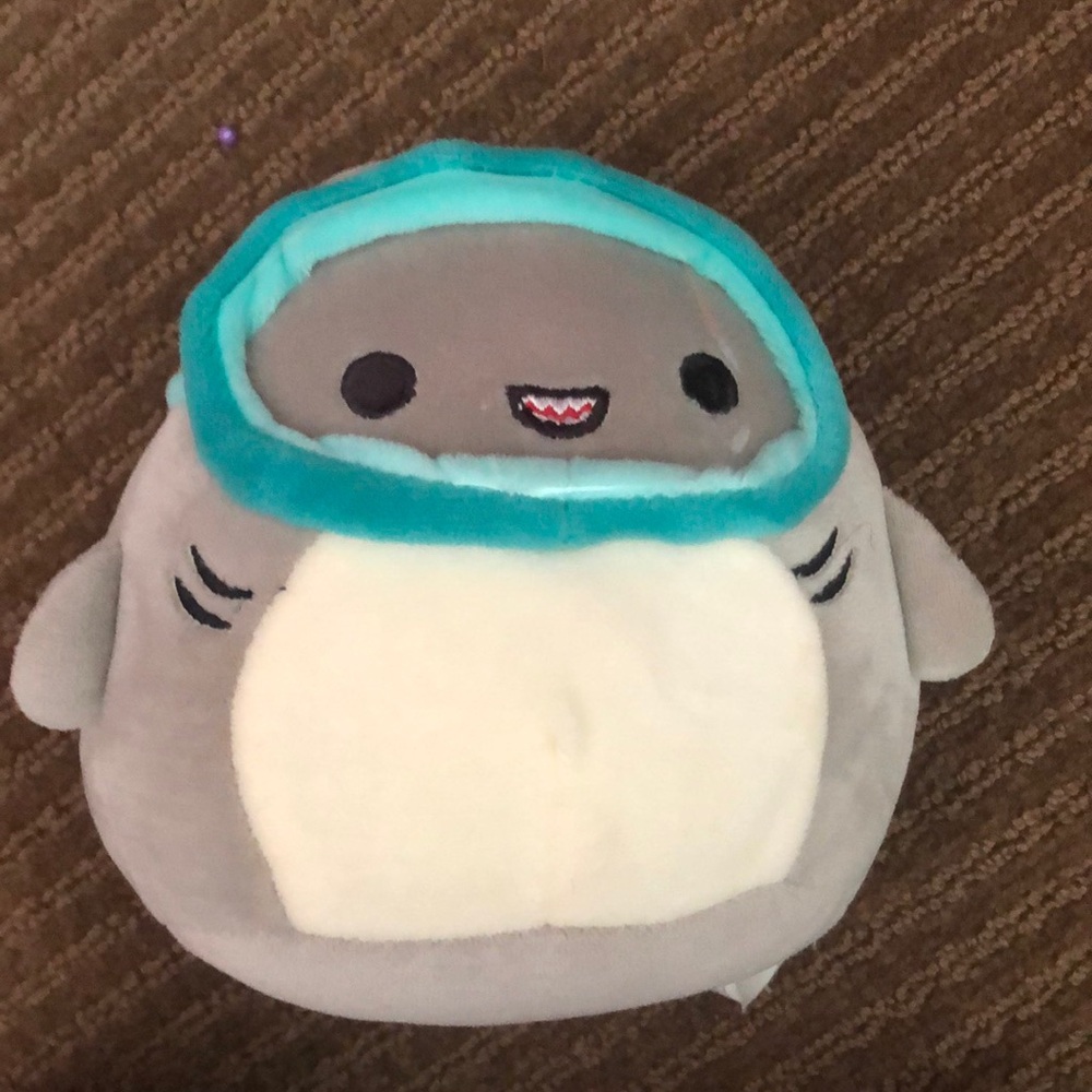 Shark Soft Goggles Squishmellow Mini